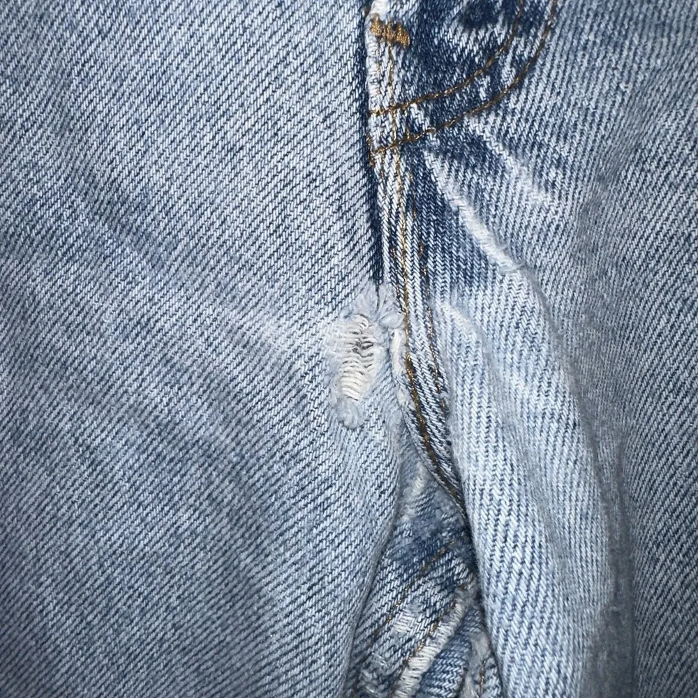Vtg Levi's USA Light Wash Thrashed Blue Jeans Mens Size 38x30 ( Fits 36x30)